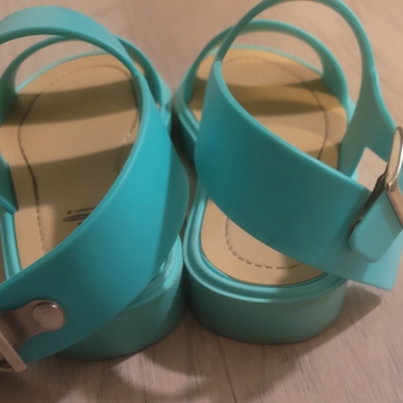 Sandals - Picture 3 of 3